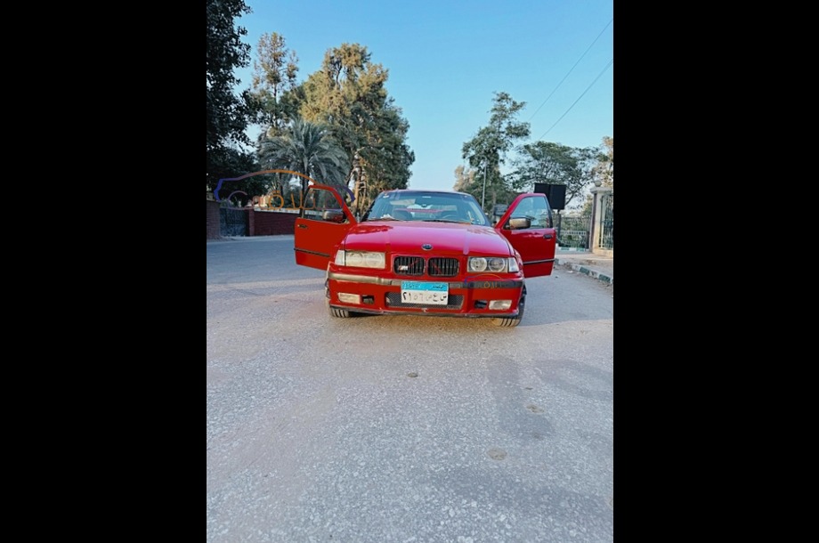 320 BMW احمر