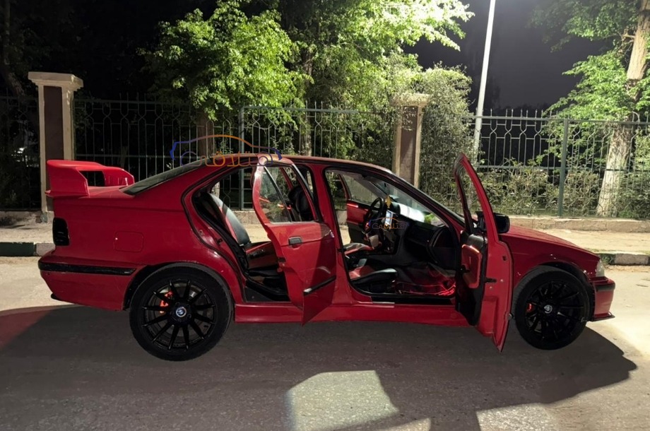 320 BMW احمر