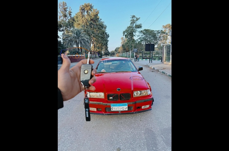 320 BMW احمر
