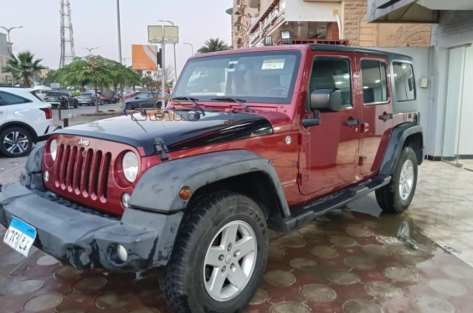 Wrangler Jeep احمر غامق