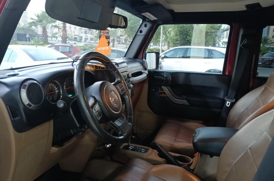 Wrangler Jeep احمر غامق