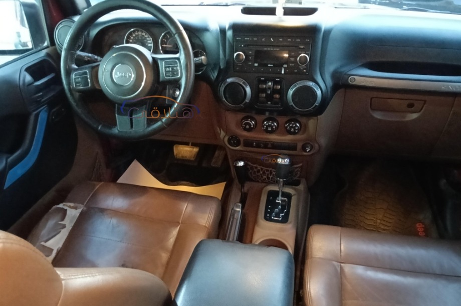 Wrangler Jeep احمر غامق