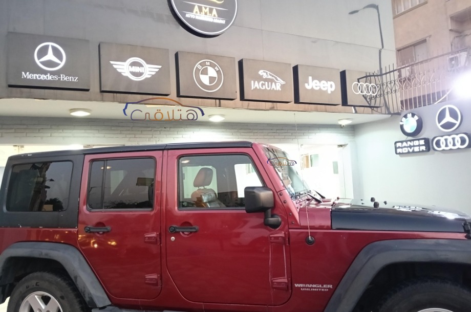 Wrangler Jeep احمر غامق