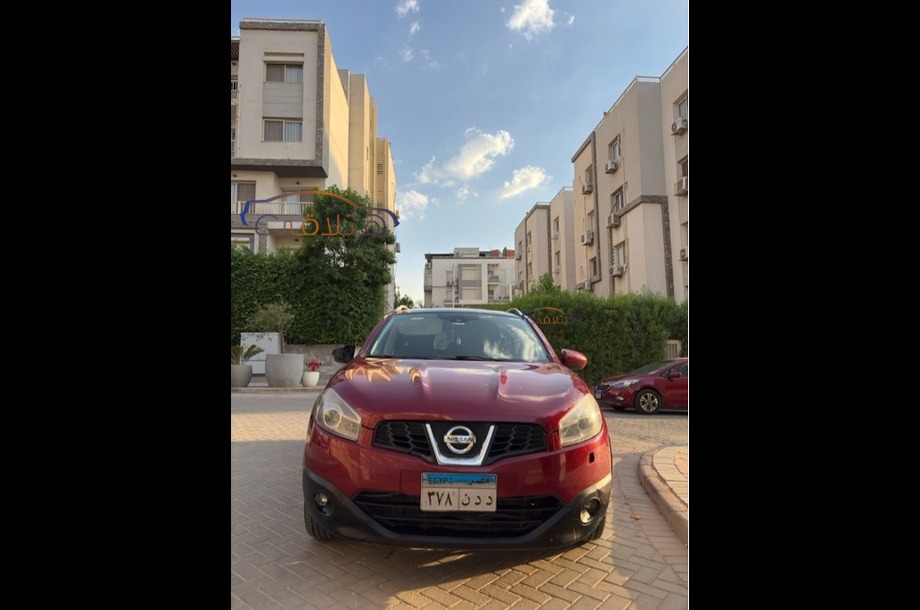 Qashqai Nissan Dark red