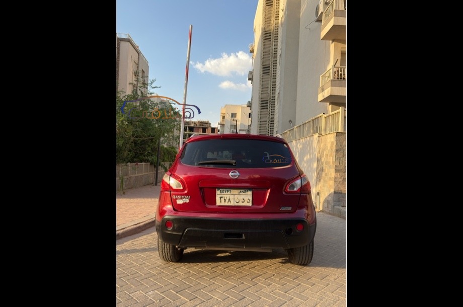 Qashqai Nissan Dark red