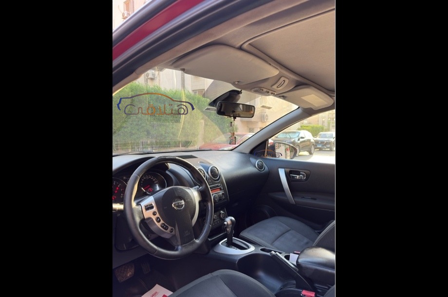 Qashqai Nissan Dark red