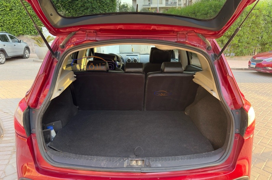 Qashqai Nissan Dark red