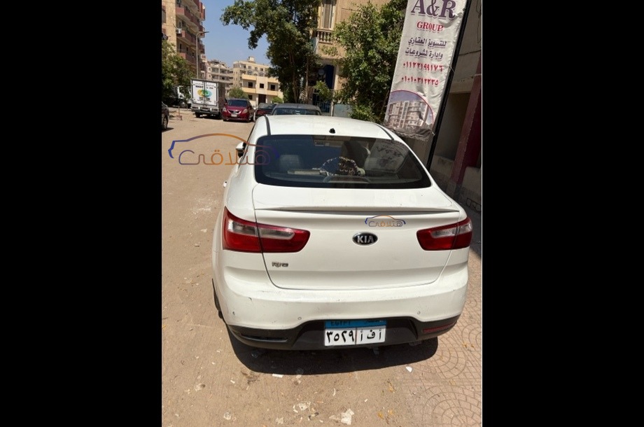 Rio Kia أبيض