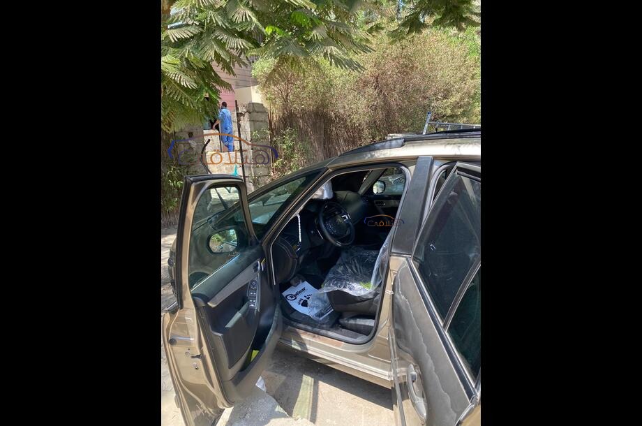 C4 Grand Picasso Citroën ذهبي