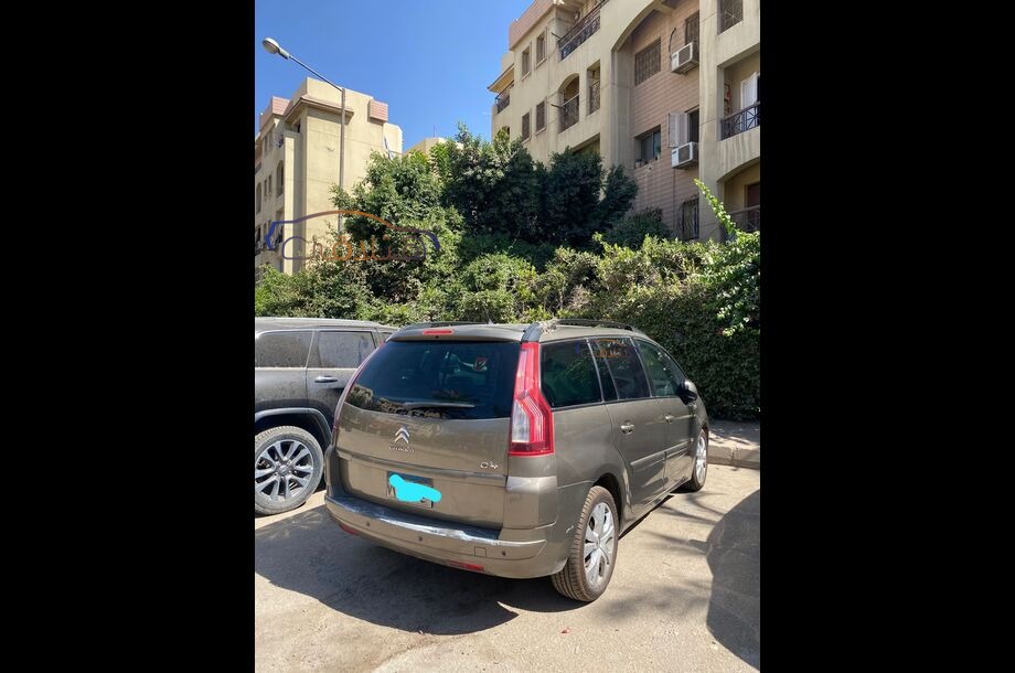 C4 Grand Picasso Citroën ذهبي