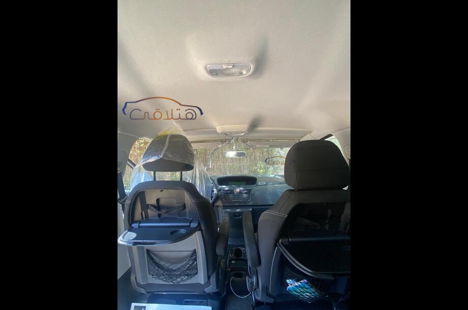 C4 Grand Picasso Citroën ذهبي