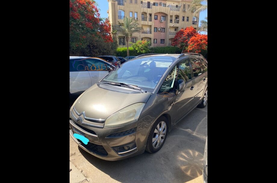 C4 Grand Picasso Citroën ذهبي