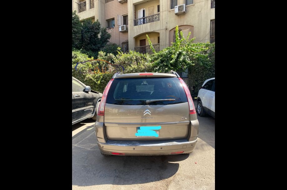 C4 Grand Picasso Citroën ذهبي