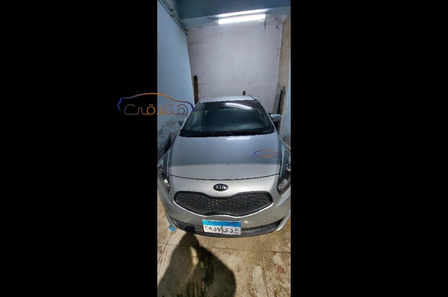 Carens Kia فضي