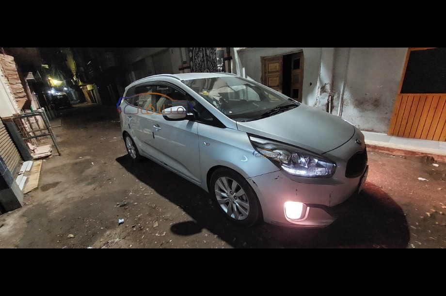 Carens Kia فضي