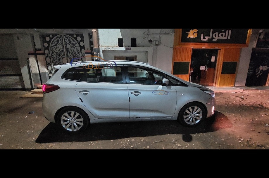 Carens Kia فضي