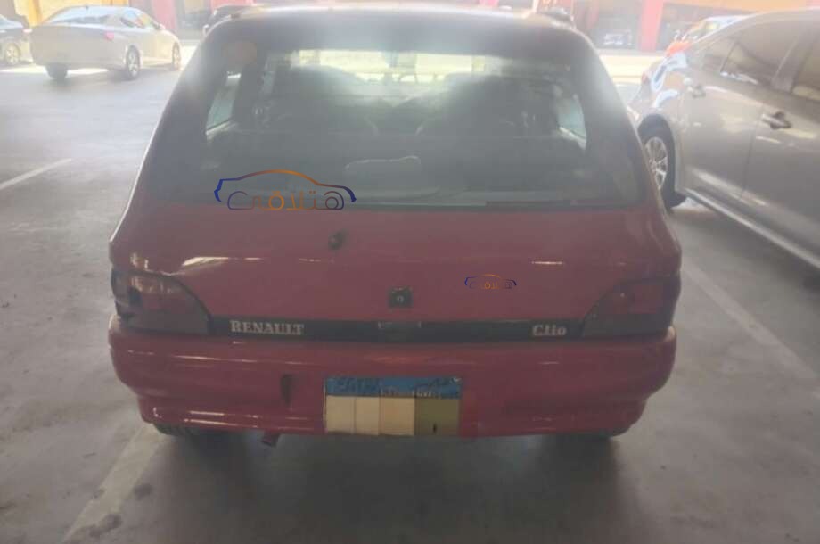 Clio Renault احمر