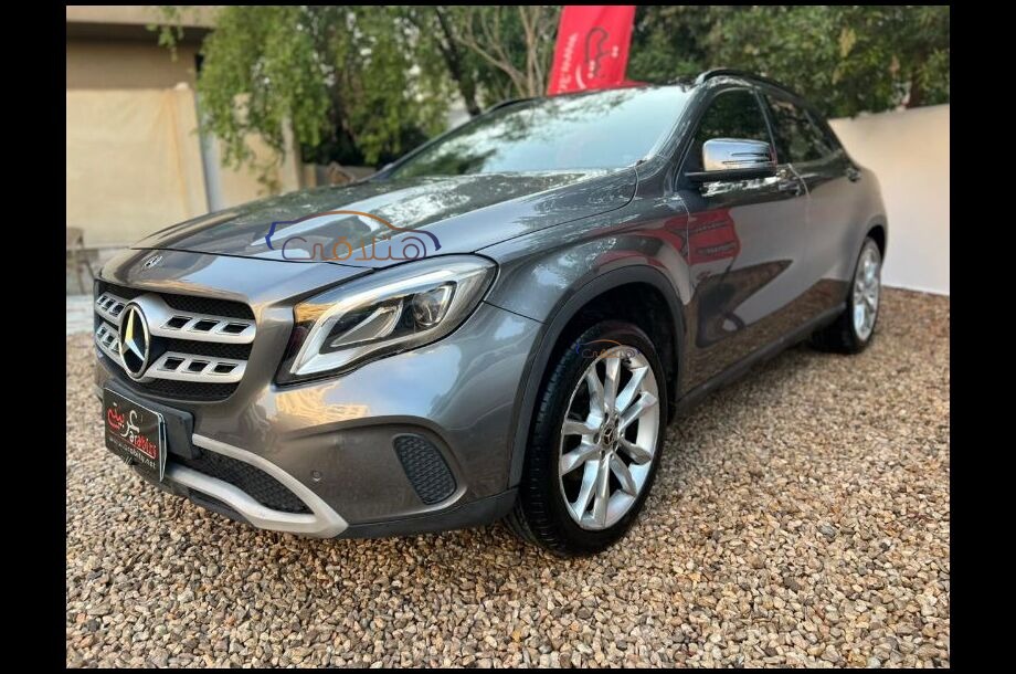 GLA 200 Mercedes Gray