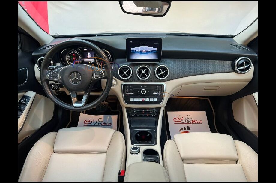 GLA 200 Mercedes Gray