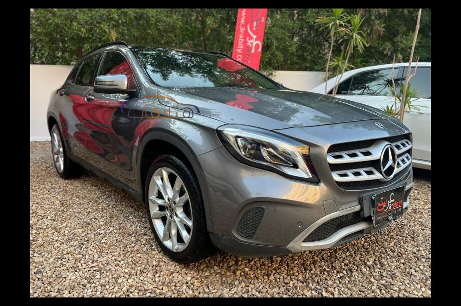 GLA 200 Mercedes Gray
