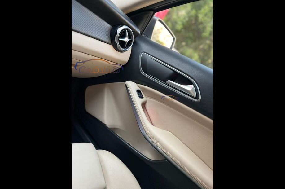 GLA 200 Mercedes Gray