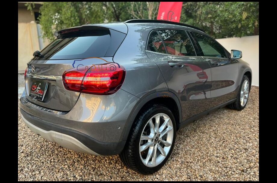 GLA 200 Mercedes Gray
