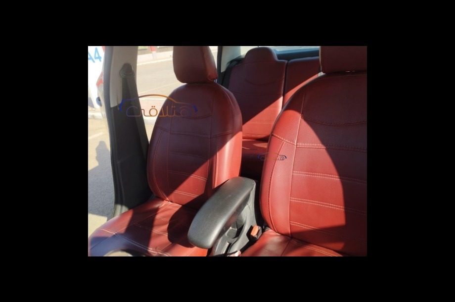 301 Peugeot أسود