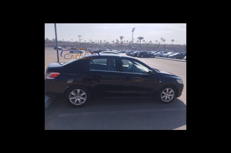 301 Peugeot أسود