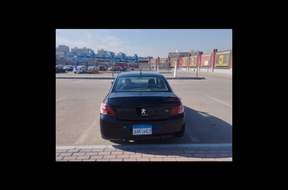 301 Peugeot أسود