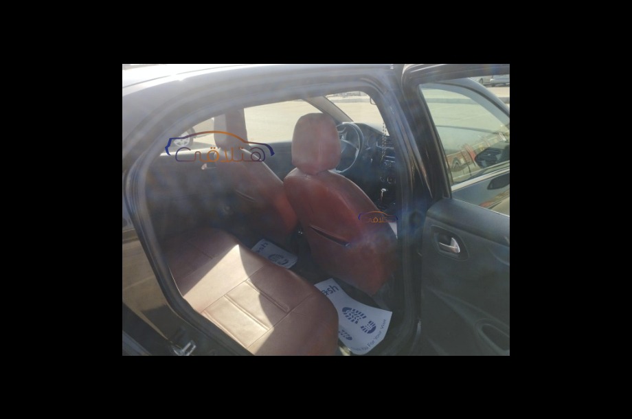 301 Peugeot أسود