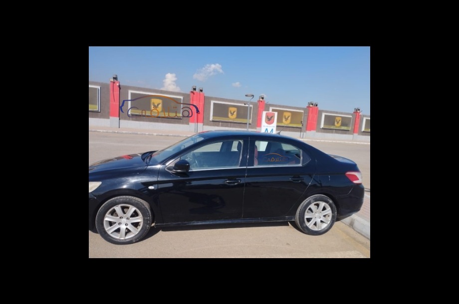 301 Peugeot أسود