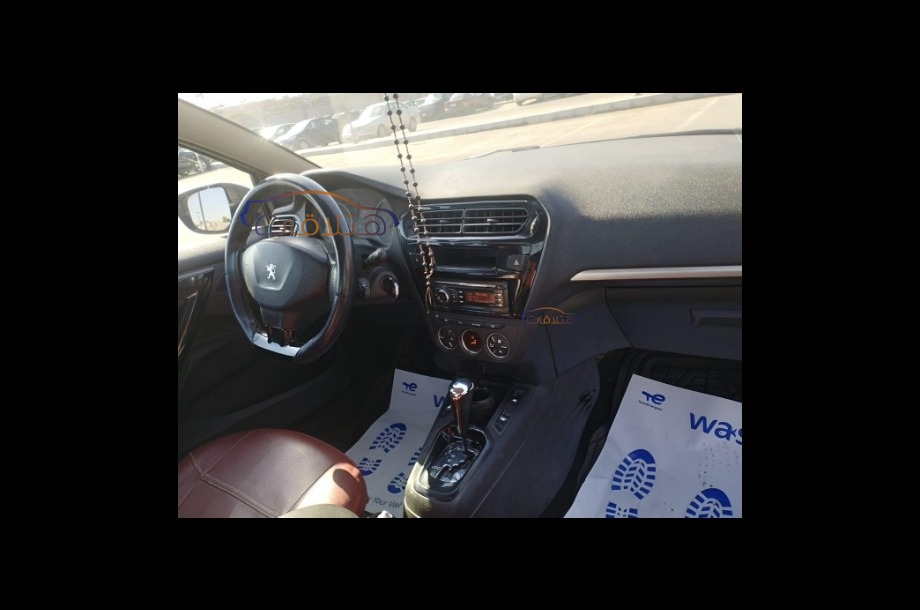 301 Peugeot أسود