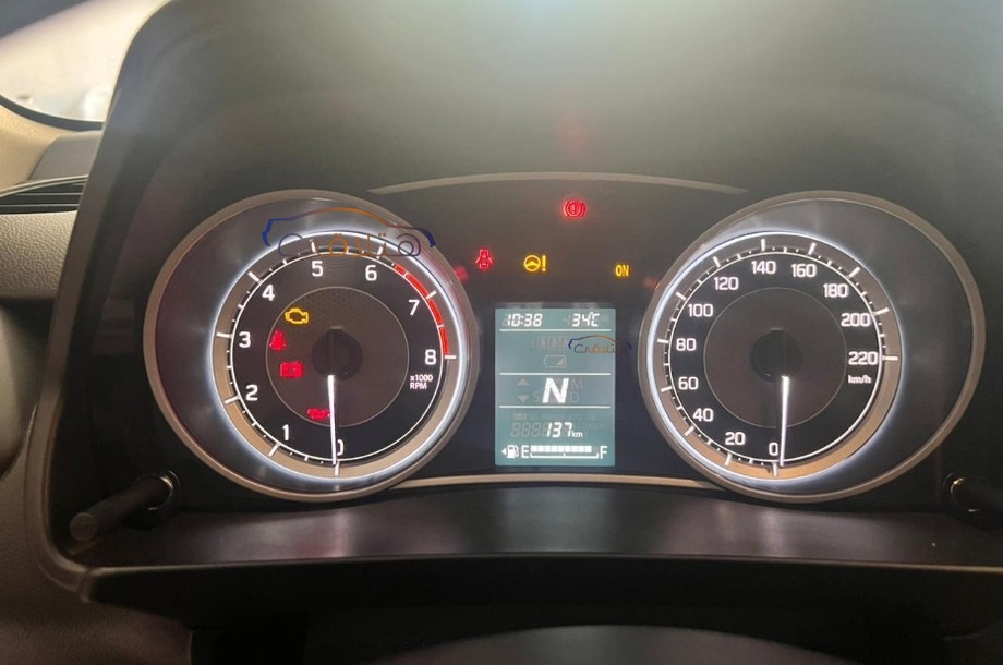 Dzire Suzuki احمر