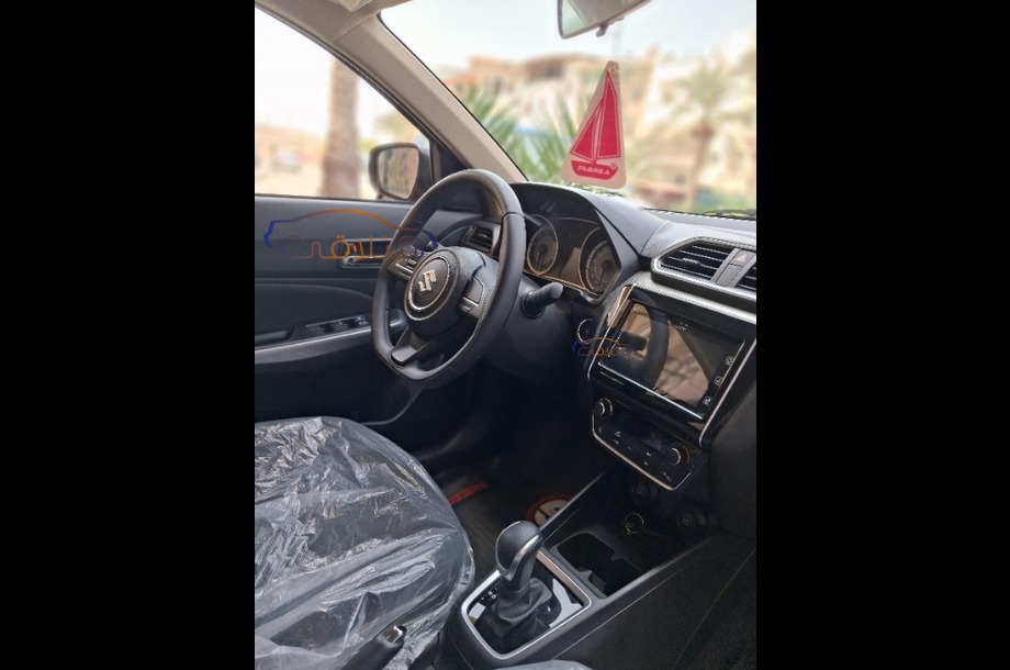Dzire Suzuki احمر