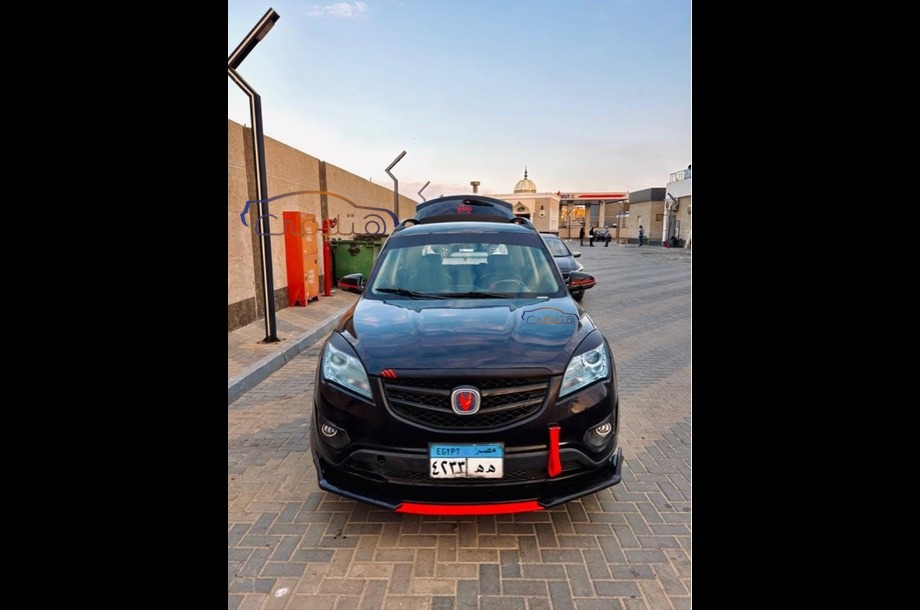 CS 35 Changan أسود
