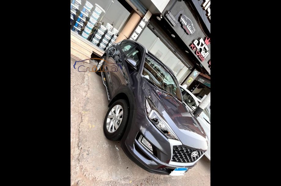 Tucson Hyundai أسود