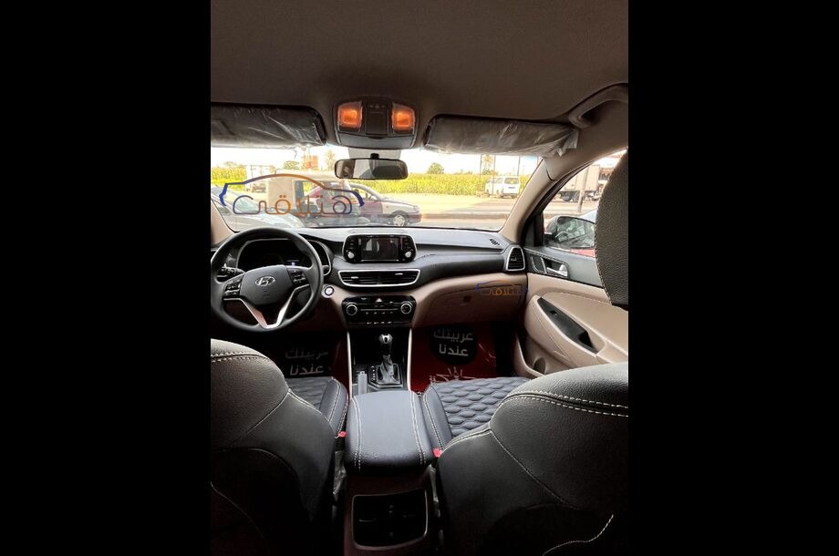 Tucson Hyundai أسود