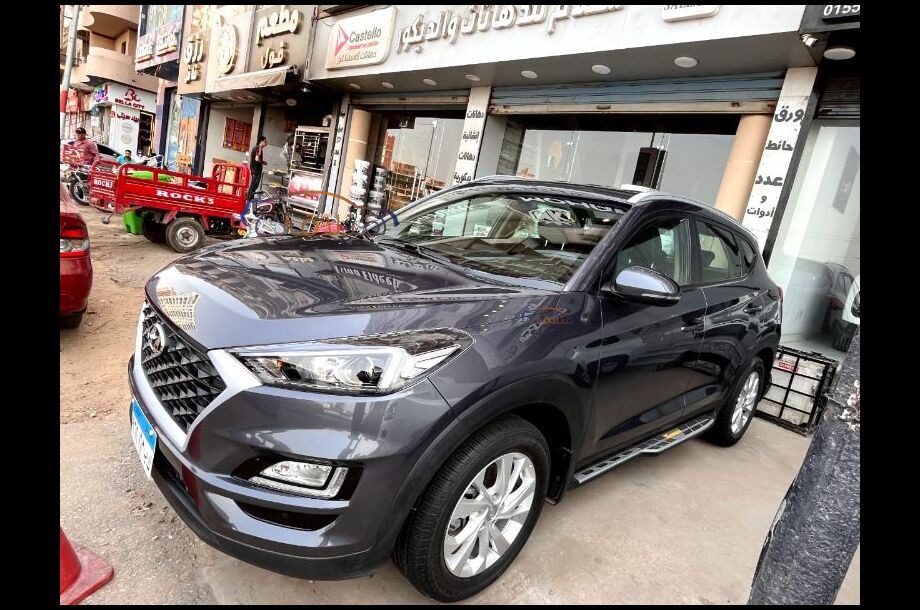 Tucson Hyundai أسود