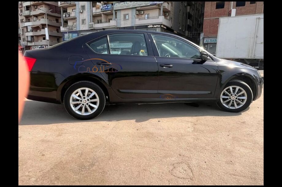 Octavia Skoda أسود