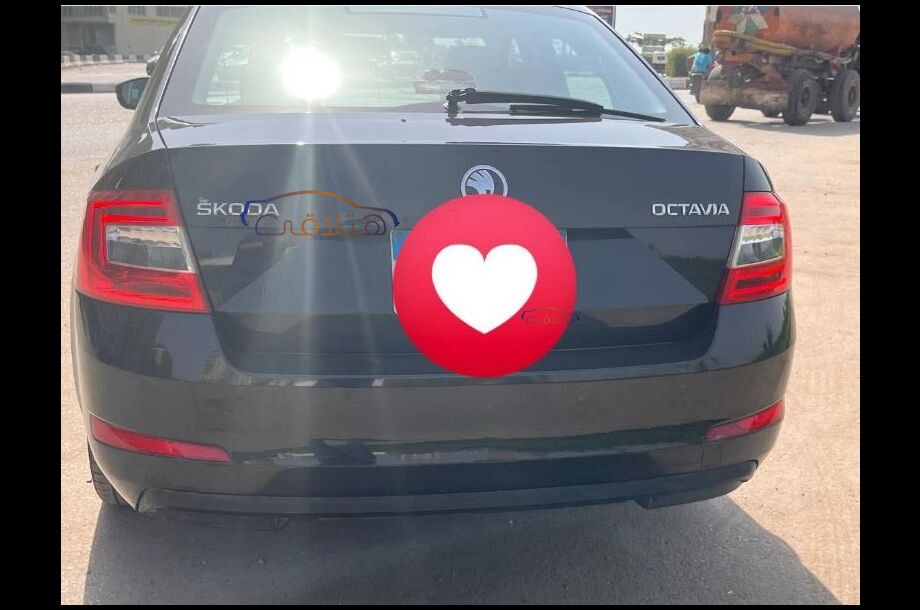 Octavia Skoda أسود
