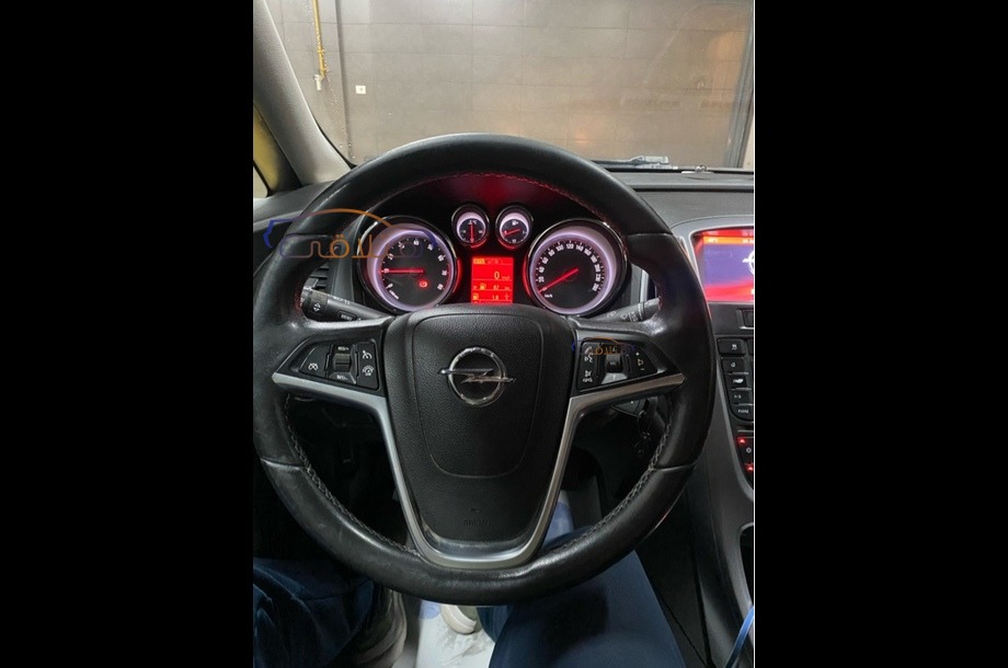 Astra Opel فضي