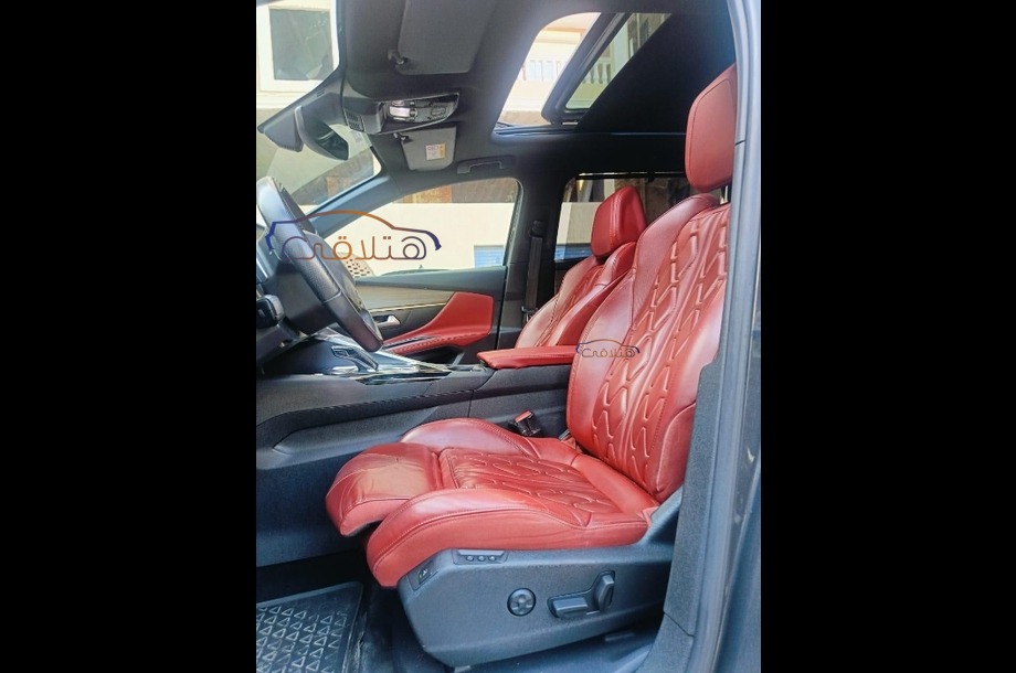 5008 Peugeot رمادي