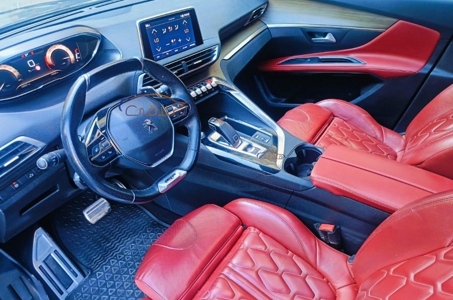 5008 Peugeot رمادي