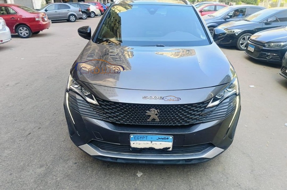 5008 Peugeot رمادي