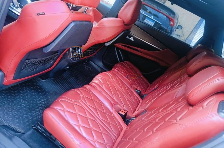 5008 Peugeot رمادي