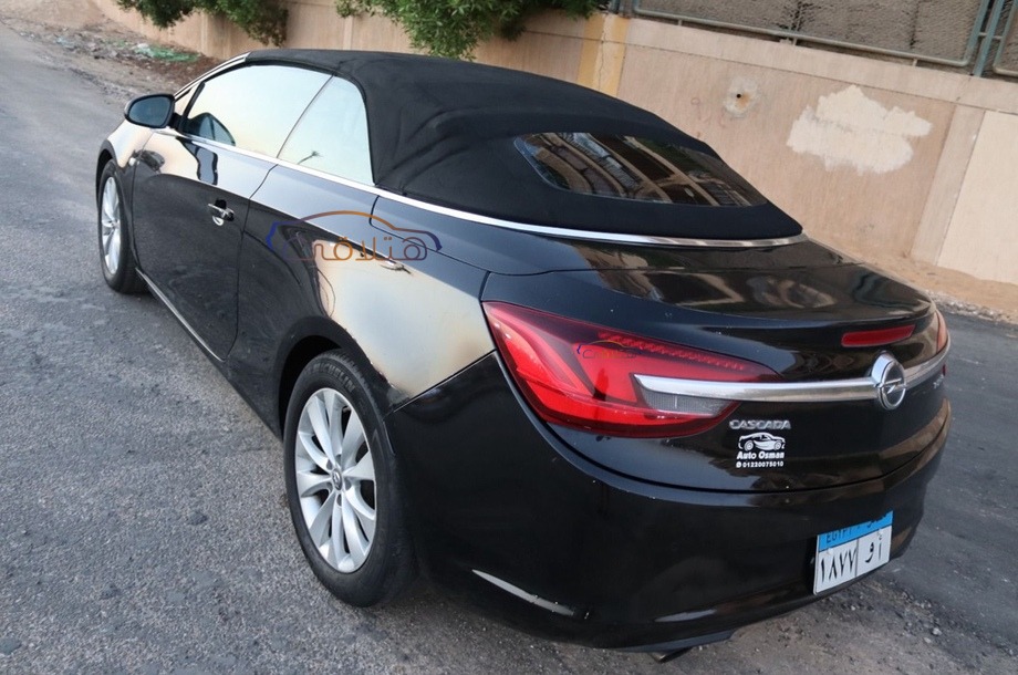 Cascada Opel أسود