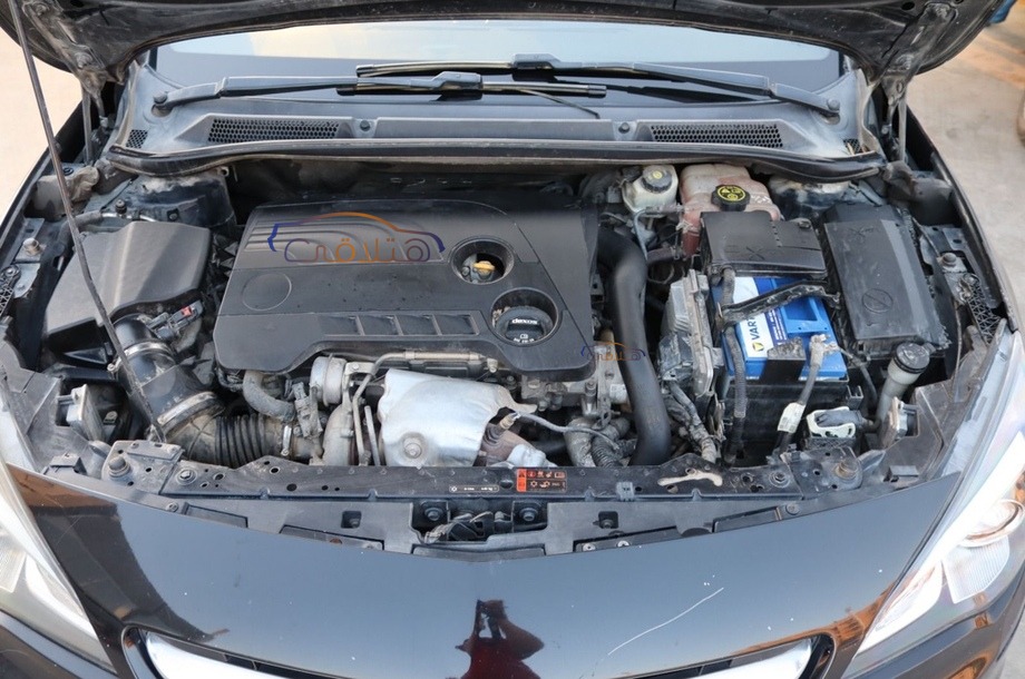 Cascada Opel أسود