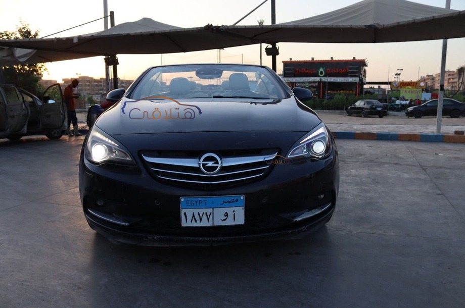 Cascada Opel أسود