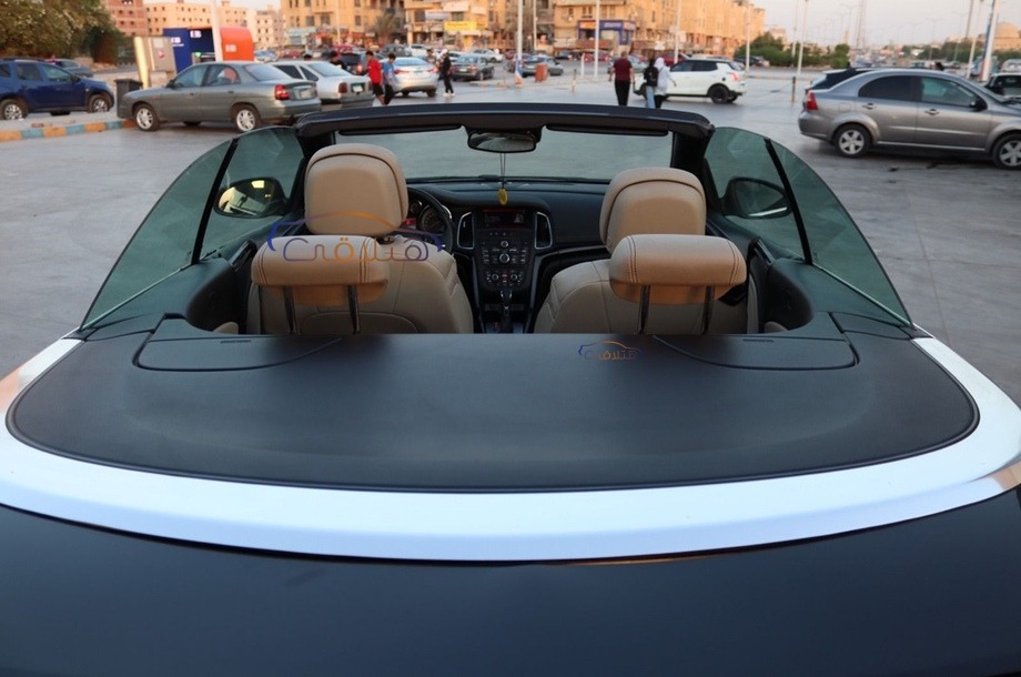 Cascada Opel أسود