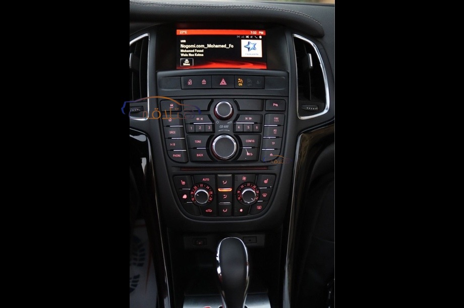 Cascada Opel أسود